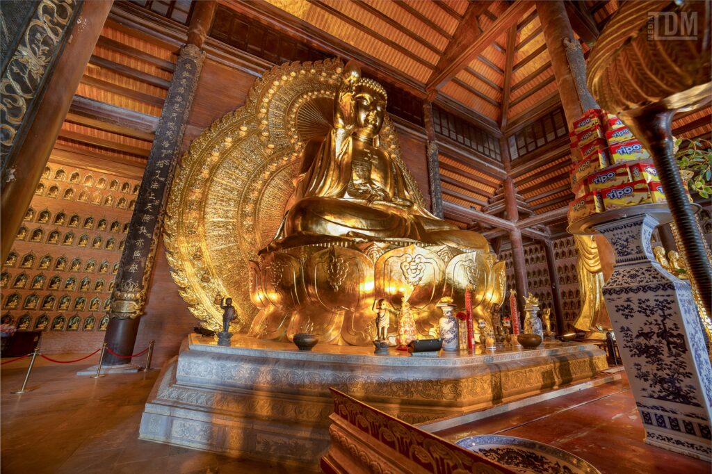 Điện Pháp Chủ là  một  trong  những  điểm  tham  quan  ở  Bái Đính