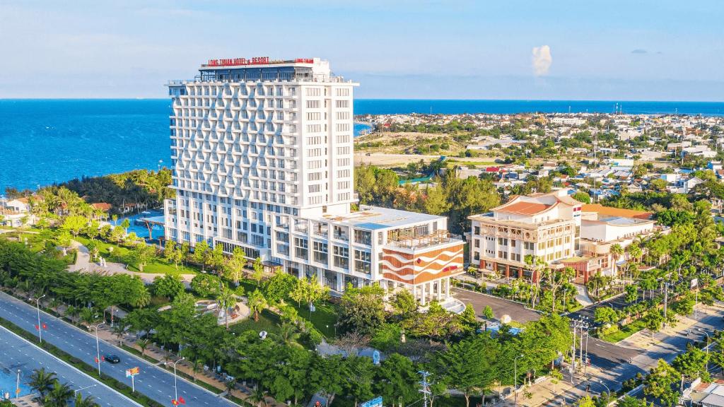 Long thuận hotel & resort